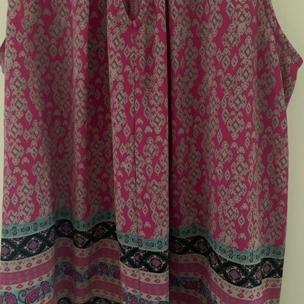 Patterned keyhole shell top - Picture 2 of 2
